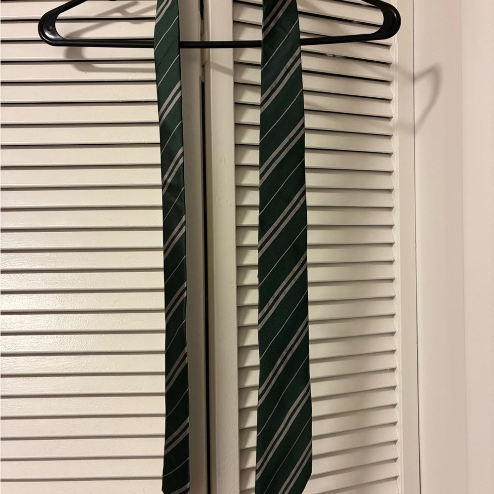 Authentic Slytherin Hogwarts Tie (Wizarding World of Harry Potter)